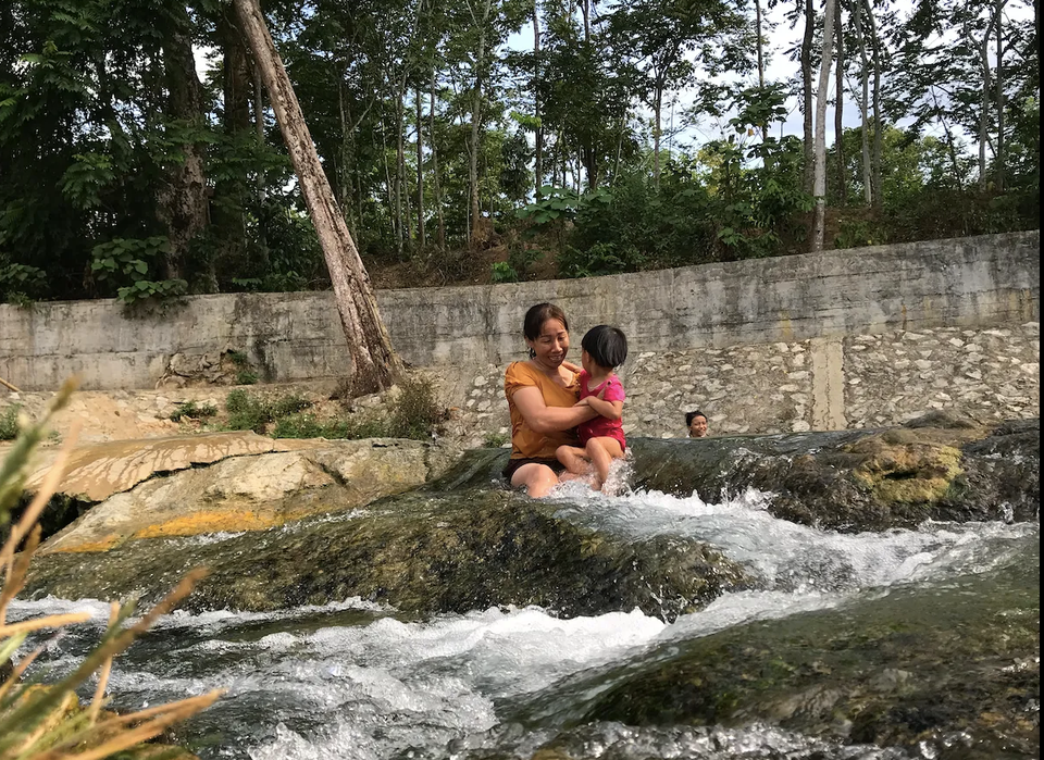 Khe nước ngày nắng lạnh co ro níu chân du khách - 5 Khe nước ngày nắng lạnh co ro níu chân du khách - 5