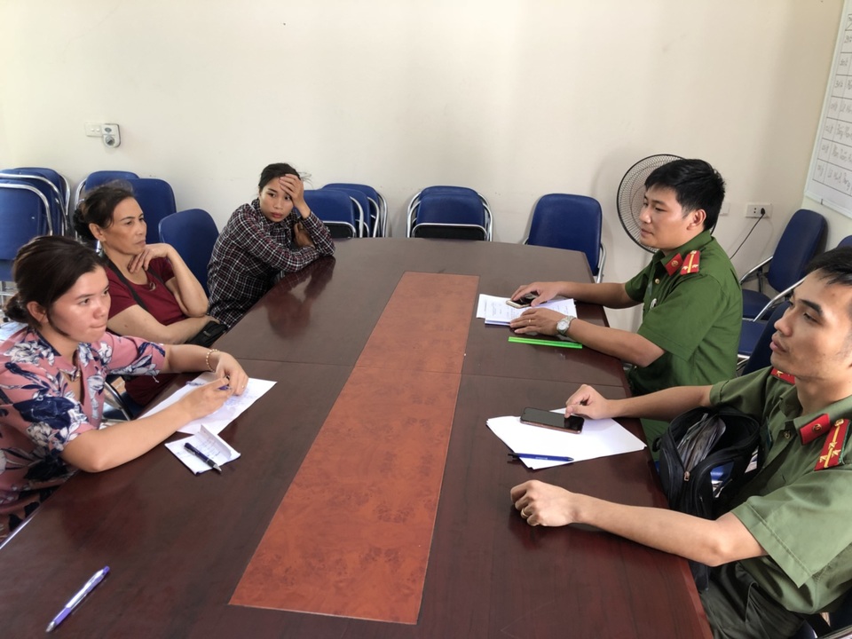 Nói ngọng và hay quên, bé gái 9 tuổi bị cô giáo nhận kèm học thêm đánh bầm tím mặt và tay - 1 Nói ngọng và hay quên, bé gái 9 tuổi bị cô giáo nhận kèm học thêm đánh bầm tím mặt và tay - 1