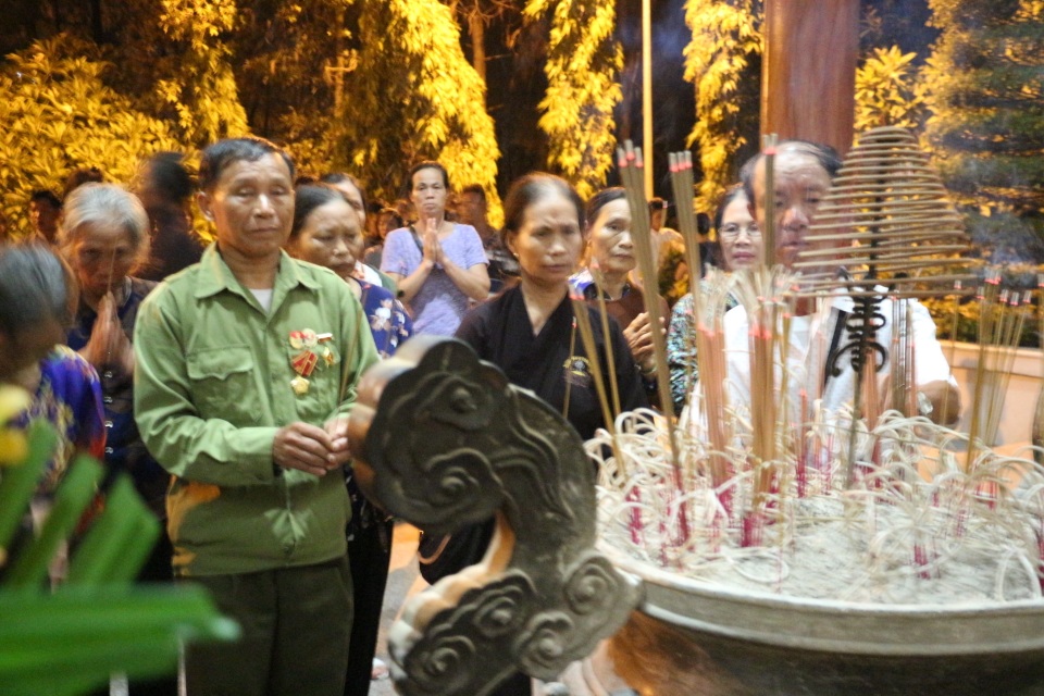 Hà Tĩnh lên tiếng về thông tin gói thầu gần 5 tỷ đồng mua lễ thắp hương liệt sĩ - 1 Hà Tĩnh lên tiếng về thông tin gói thầu gần 5 tỷ đồng mua lễ thắp hương liệt sĩ - 1