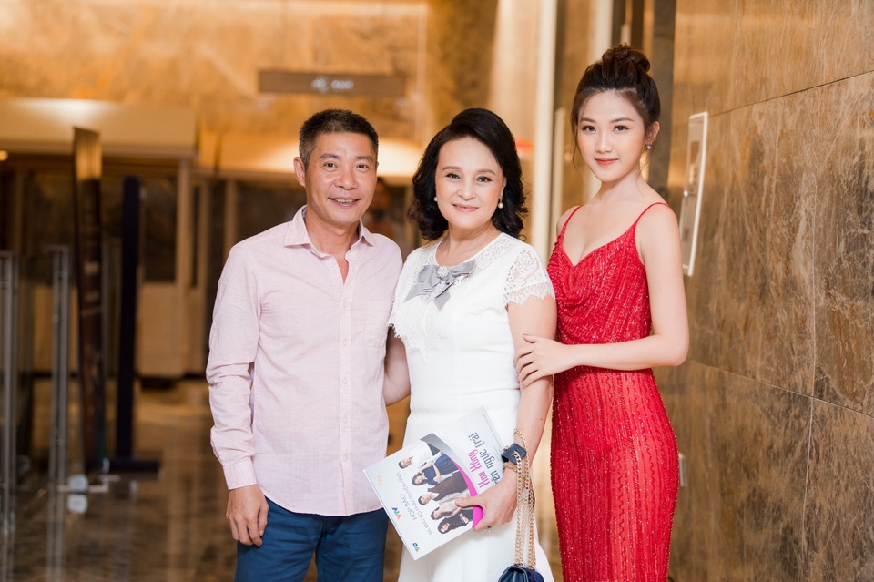 NSND Hoàng Cúc kể về 10 năm “đoạn trường” và cuộc hôn nhân tuổi xế chiều - 2 NSND Hoàng Cúc kể về 10 năm “đoạn trường” và cuộc hôn nhân tuổi xế chiều - 2