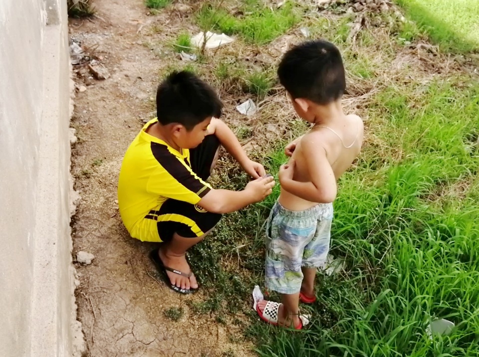 Người đàn bà điếc nửa đời người vẫn đi ở nhờ, nuôi 2 con nhỏ mịt mờ tương lai - 6 Người đàn bà điếc nửa đời người vẫn đi ở nhờ, nuôi 2 con nhỏ mịt mờ tương lai - 6