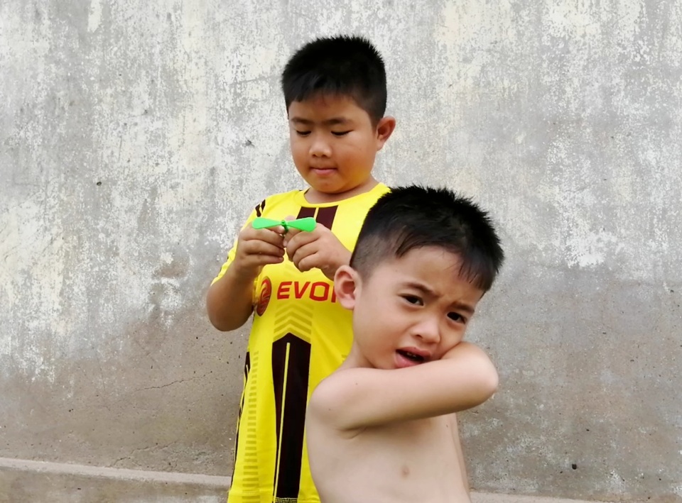 Người đàn bà điếc nửa đời người vẫn đi ở nhờ, nuôi 2 con nhỏ mịt mờ tương lai - 9 Người đàn bà điếc nửa đời người vẫn đi ở nhờ, nuôi 2 con nhỏ mịt mờ tương lai - 9
