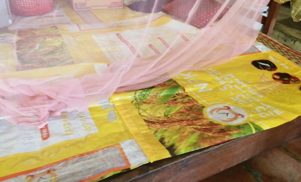 Người đàn bà điếc nửa đời người vẫn đi ở nhờ, nuôi 2 con nhỏ mịt mờ tương lai - 12 Người đàn bà điếc nửa đời người vẫn đi ở nhờ, nuôi 2 con nhỏ mịt mờ tương lai - 12