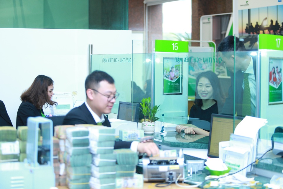 Vietcombank tiếp tục giảm mạnh lãi suất cho vay - 2 Vietcombank tiếp tục giảm mạnh lãi suất cho vay - 2
