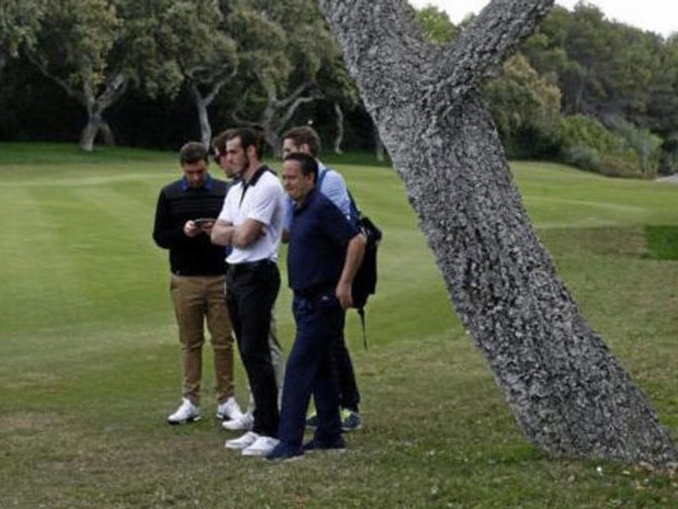 Gareth Bale thoải mái đánh golf trong ngày Real Madrid thua trận - 1 Gareth Bale thoải mái đánh golf trong ngày Real Madrid thua trận - 1