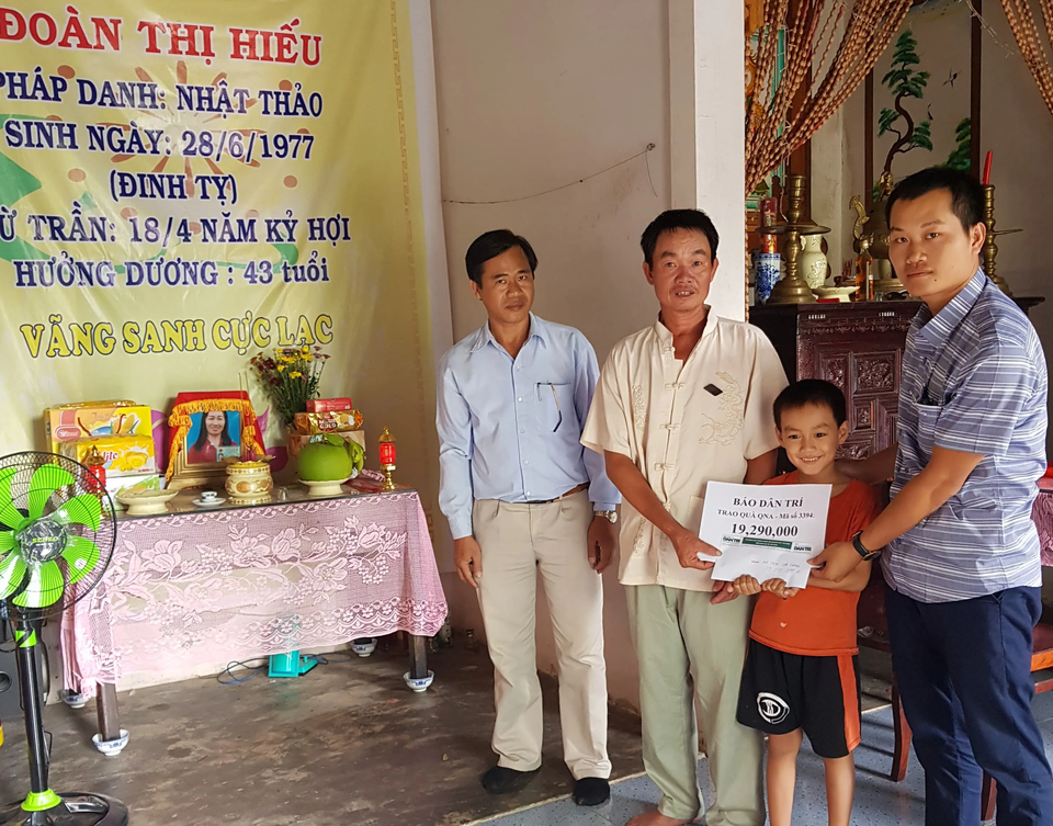 Bạn đọc Dân trí giúp đỡ cháu bé mồ côi mẹ gần 20 triệu đồng - 2 Bạn đọc Dân trí giúp đỡ cháu bé mồ côi mẹ gần 20 triệu đồng - 2