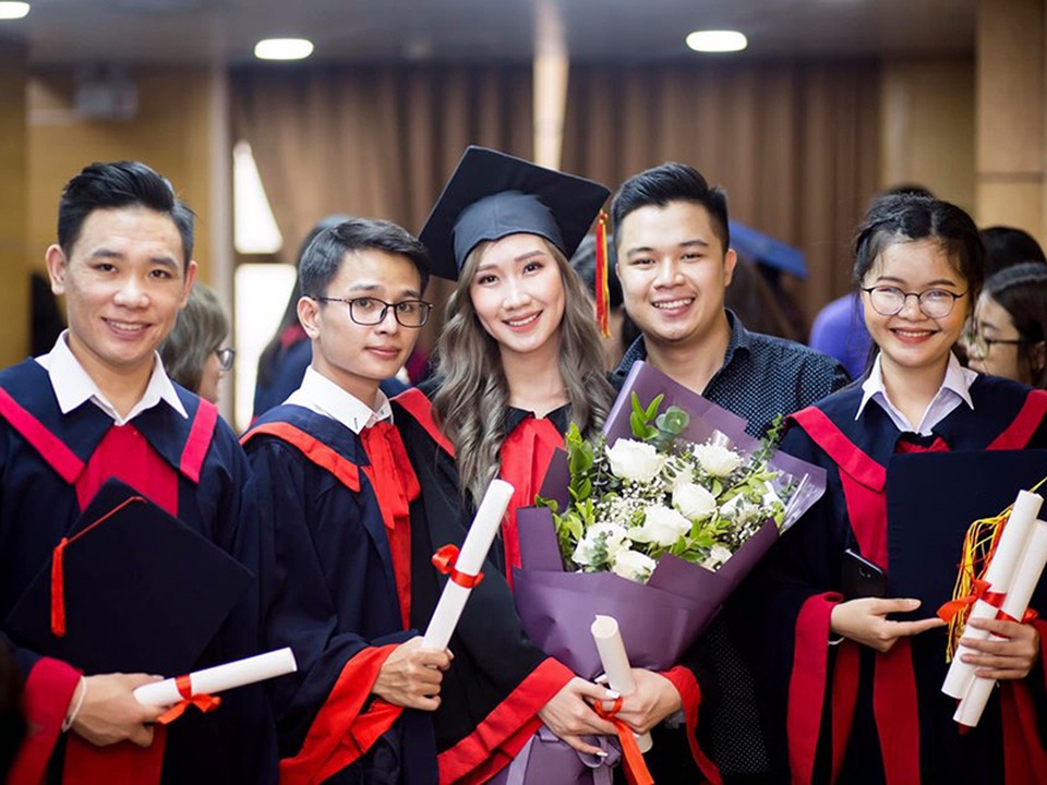 “Bông hồng” Lào gốc Việt xinh đẹp trong lễ tốt nghiệp tại Học viện Ngoại giao - 11 “Bông hồng” Lào gốc Việt xinh đẹp trong lễ tốt nghiệp tại Học viện Ngoại giao - 11