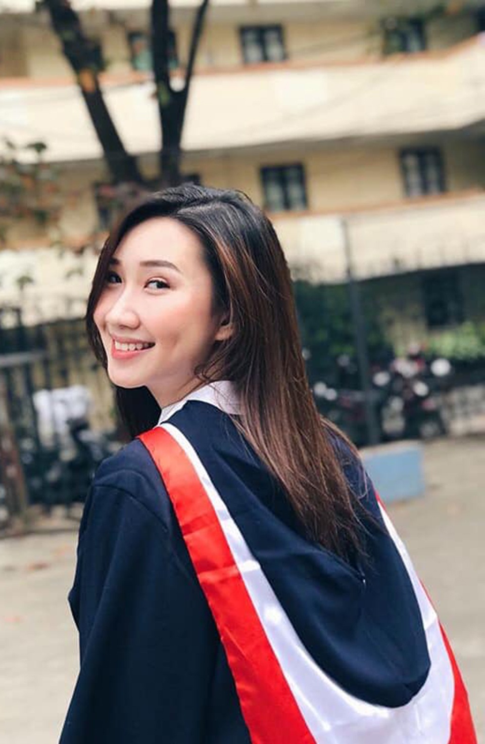 “Bông hồng” Lào gốc Việt xinh đẹp trong lễ tốt nghiệp tại Học viện Ngoại giao - 5 “Bông hồng” Lào gốc Việt xinh đẹp trong lễ tốt nghiệp tại Học viện Ngoại giao - 5