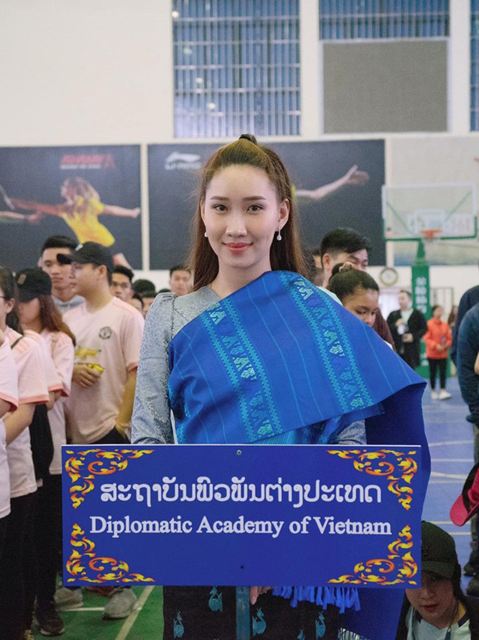 “Bông hồng” Lào gốc Việt xinh đẹp trong lễ tốt nghiệp tại Học viện Ngoại giao - 7 “Bông hồng” Lào gốc Việt xinh đẹp trong lễ tốt nghiệp tại Học viện Ngoại giao - 7