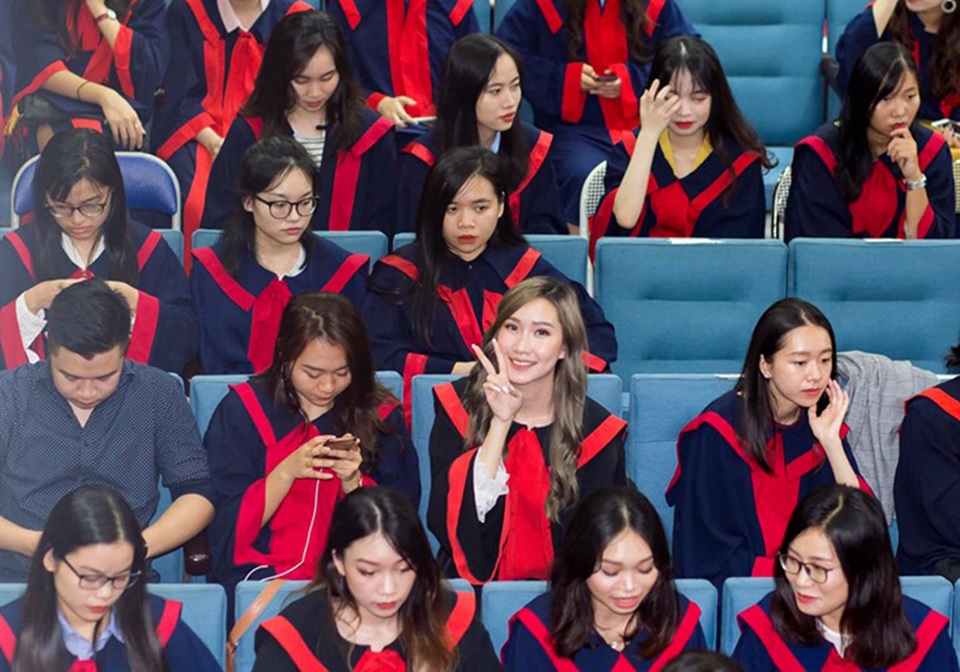 “Bông hồng” Lào gốc Việt xinh đẹp trong lễ tốt nghiệp tại Học viện Ngoại giao - 2 “Bông hồng” Lào gốc Việt xinh đẹp trong lễ tốt nghiệp tại Học viện Ngoại giao - 2
