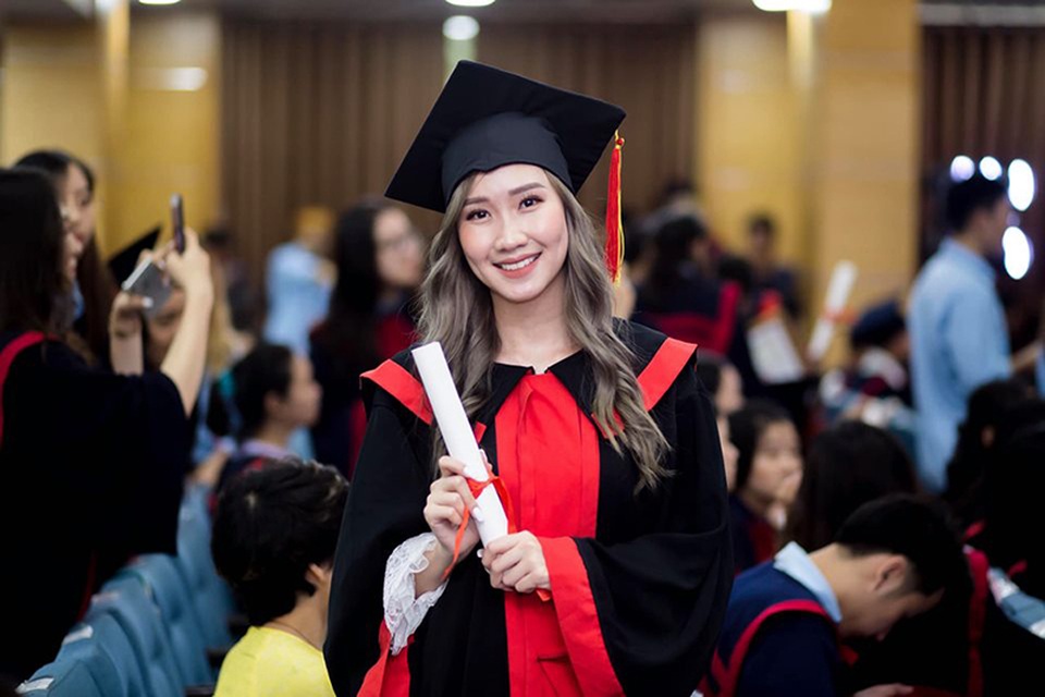 “Bông hồng” Lào gốc Việt xinh đẹp trong lễ tốt nghiệp tại Học viện Ngoại giao - 4 “Bông hồng” Lào gốc Việt xinh đẹp trong lễ tốt nghiệp tại Học viện Ngoại giao - 4