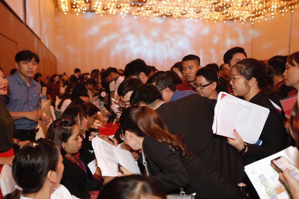 Cận cảnh sức nóng của dự án căn hộ cao cấp có đại TTTM Vincom trong khuôn viên tại Bình Dương - 4 Cận cảnh sức nóng của dự án căn hộ cao cấp có đại TTTM Vincom trong khuôn viên tại Bình Dương - 4