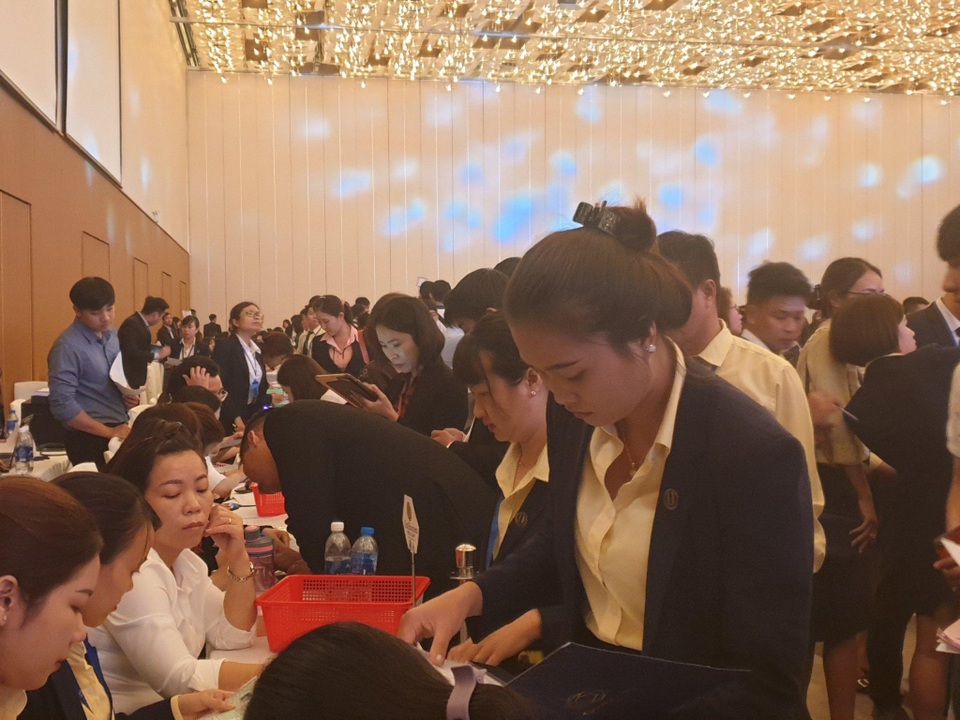 Cận cảnh sức nóng của dự án căn hộ cao cấp có đại TTTM Vincom trong khuôn viên tại Bình Dương - 5 Cận cảnh sức nóng của dự án căn hộ cao cấp có đại TTTM Vincom trong khuôn viên tại Bình Dương - 5