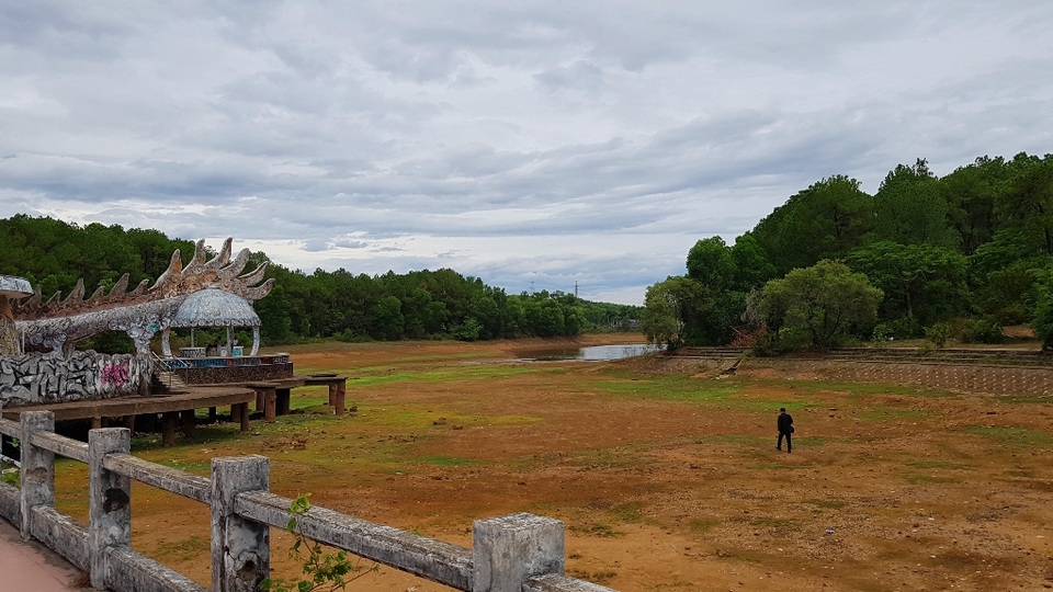 Sửng sốt cảnh công viên nước bỏ hoang ma mị từng lên báo Mỹ bỗng cạn khô trơ cả đáy - 4 Sửng sốt cảnh công viên nước bỏ hoang ma mị từng lên báo Mỹ bỗng cạn khô trơ cả đáy - 4
