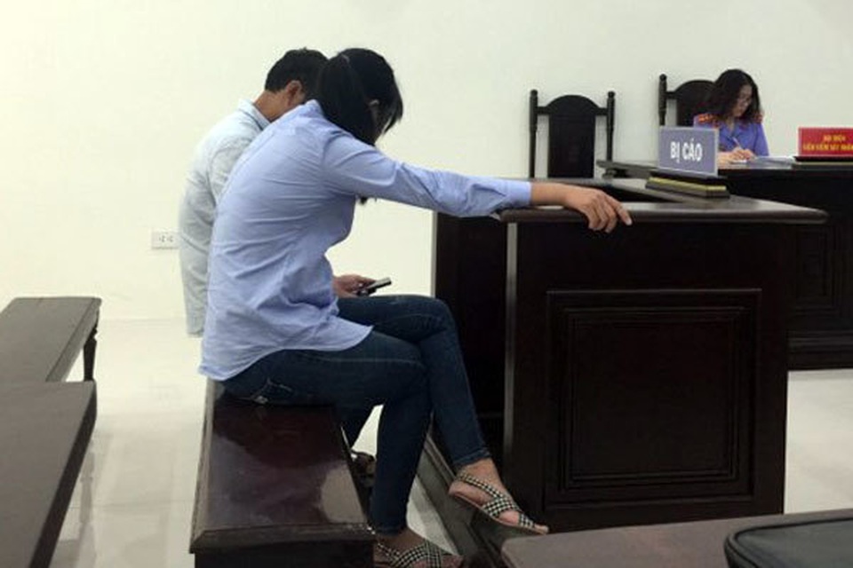 Người đàn ông bị cắm sừng cùng vợ đưa nhân tình sập bẫy - 1 Người đàn ông bị cắm sừng cùng vợ đưa nhân tình sập bẫy - 1