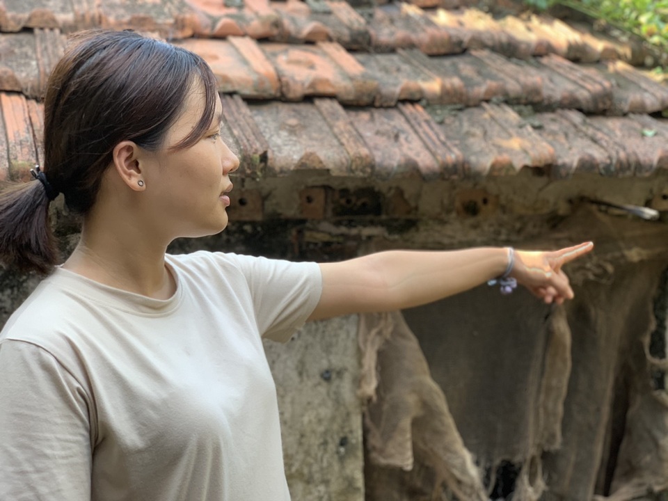 Cô bé 19 tuổi mơ có chiếc máy may để kiếm tiền nuôi bố tâm thần và 2 em - 2 Cô bé 19 tuổi mơ có chiếc máy may để kiếm tiền nuôi bố tâm thần và 2 em - 2