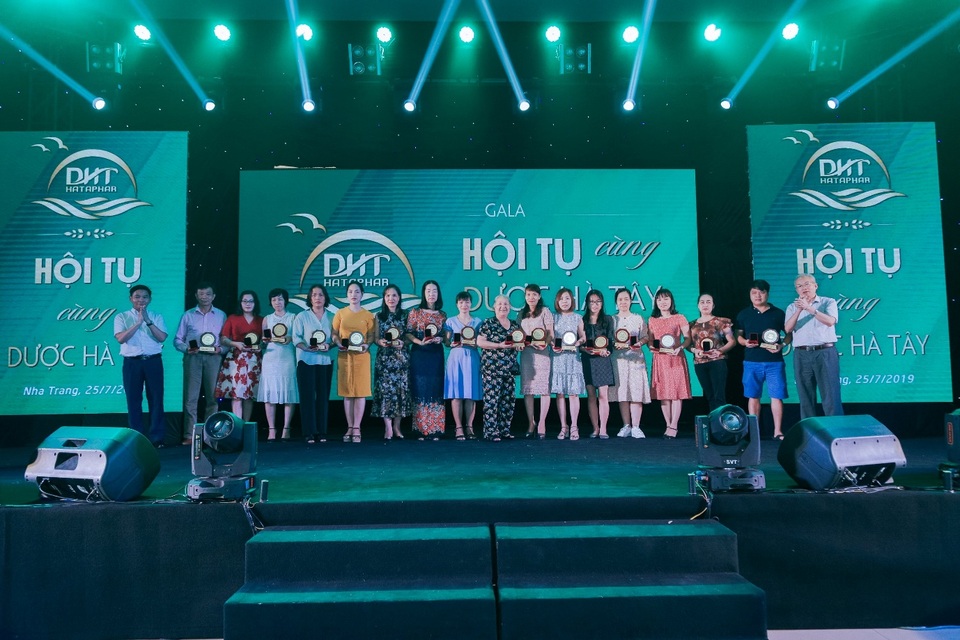 MC Phan Anh điển trai, hút ánh nhìn tại sự kiện Hội tụ cùng Dược Hà Tây - 3 MC Phan Anh điển trai, hút ánh nhìn tại sự kiện Hội tụ cùng Dược Hà Tây - 3