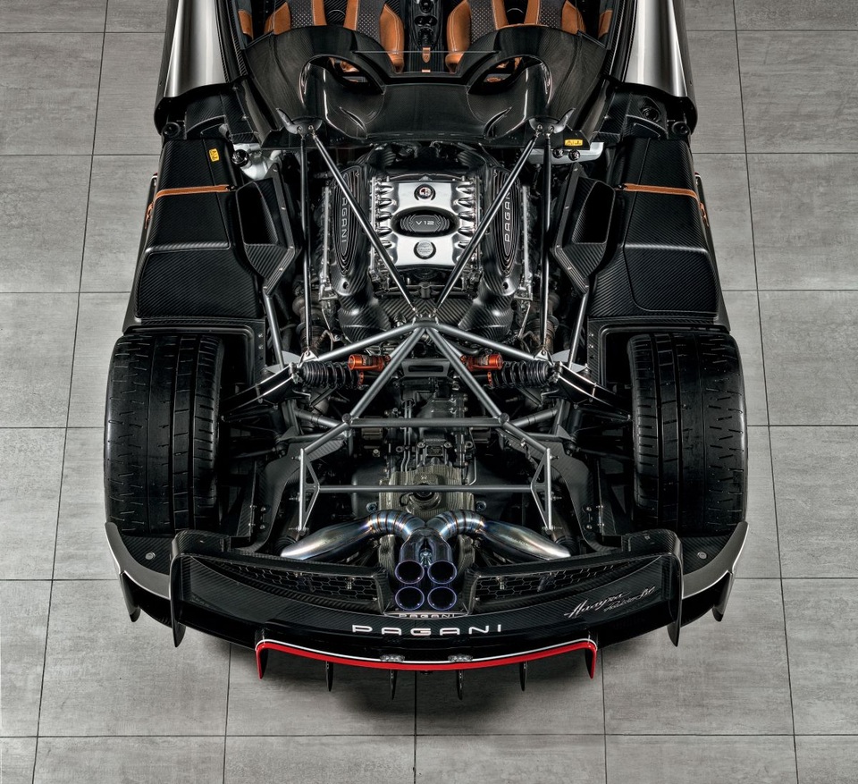 3,5 triệu USD cho cú vảy ga trên Pagani Huayra Roadster BC - 8 3,5 triệu USD cho cú vảy ga trên Pagani Huayra Roadster BC - 8