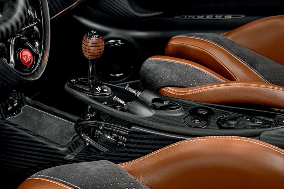 3,5 triệu USD cho cú vảy ga trên Pagani Huayra Roadster BC - 10 3,5 triệu USD cho cú vảy ga trên Pagani Huayra Roadster BC - 10