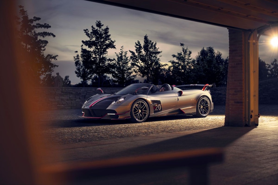 3,5 triệu USD cho cú vảy ga trên Pagani Huayra Roadster BC - 3 3,5 triệu USD cho cú vảy ga trên Pagani Huayra Roadster BC - 3