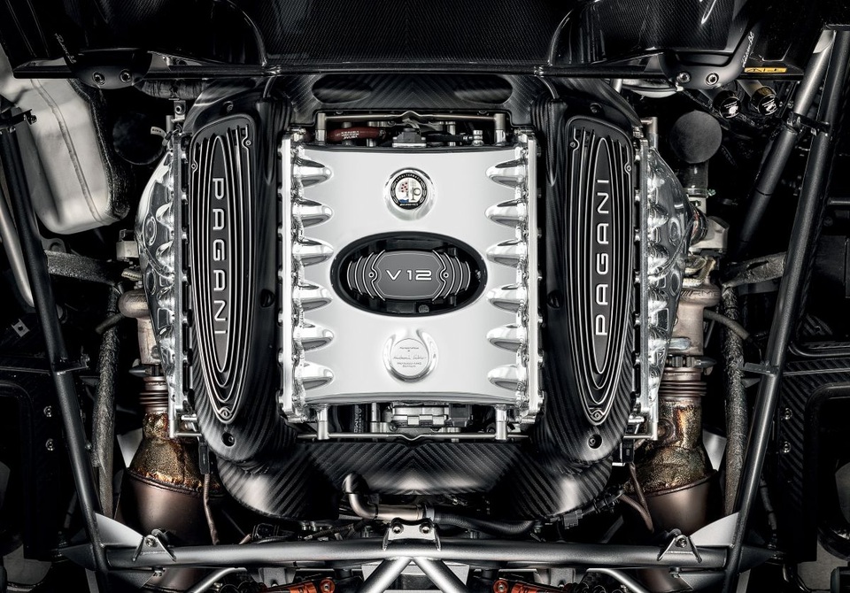 3,5 triệu USD cho cú vảy ga trên Pagani Huayra Roadster BC - 2 3,5 triệu USD cho cú vảy ga trên Pagani Huayra Roadster BC - 2