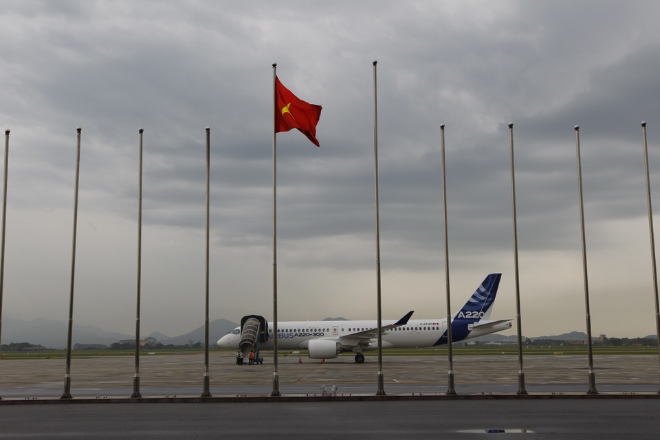 Máy bay Airbus hiện đại bay trình diễn từ Hà Nội đến Quảng Ninh - 1 Máy bay Airbus hiện đại bay trình diễn từ Hà Nội đến Quảng Ninh - 1