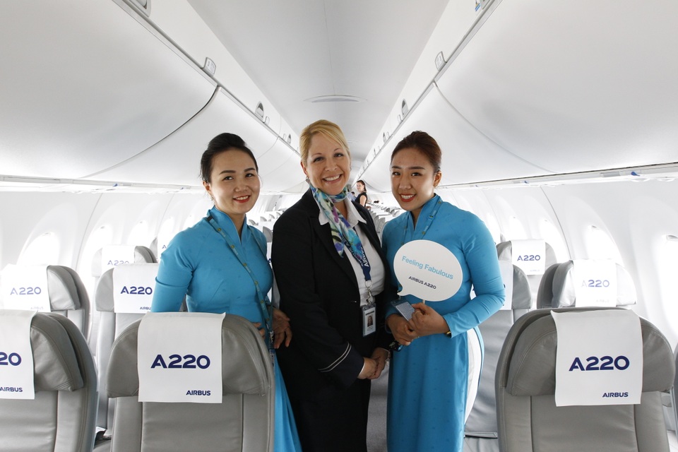 Máy bay Airbus hiện đại bay trình diễn từ Hà Nội đến Quảng Ninh - 6 Máy bay Airbus hiện đại bay trình diễn từ Hà Nội đến Quảng Ninh - 6