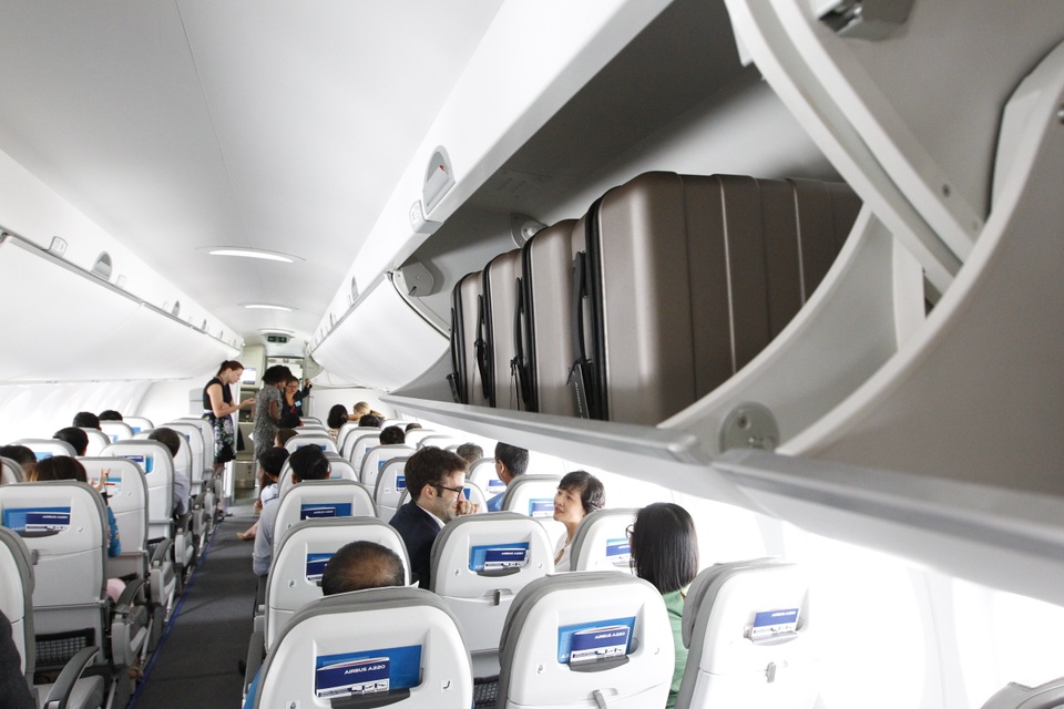 Máy bay Airbus hiện đại bay trình diễn từ Hà Nội đến Quảng Ninh - 4 Máy bay Airbus hiện đại bay trình diễn từ Hà Nội đến Quảng Ninh - 4