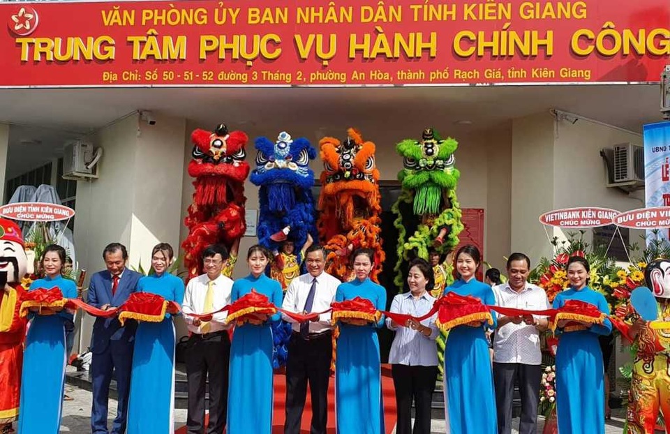 Kiên Giang khai trương Trung tâm phục vụ hành chính “5 hơn, 5 biết” - 1 Kiên Giang khai trương Trung tâm phục vụ hành chính “5 hơn, 5 biết” - 1