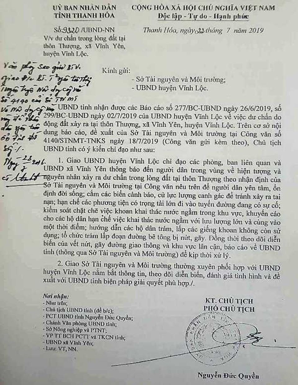 Sau tiếng nổ lớn trong lòng đất, xuất hiện vết nứt gãy trên đường và nhà dân - 4 Sau tiếng nổ lớn trong lòng đất, xuất hiện vết nứt gãy trên đường và nhà dân - 4