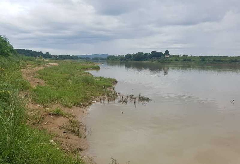 Sau tiếng nổ lớn trong lòng đất, xuất hiện vết nứt gãy trên đường và nhà dân - 3 Sau tiếng nổ lớn trong lòng đất, xuất hiện vết nứt gãy trên đường và nhà dân - 3