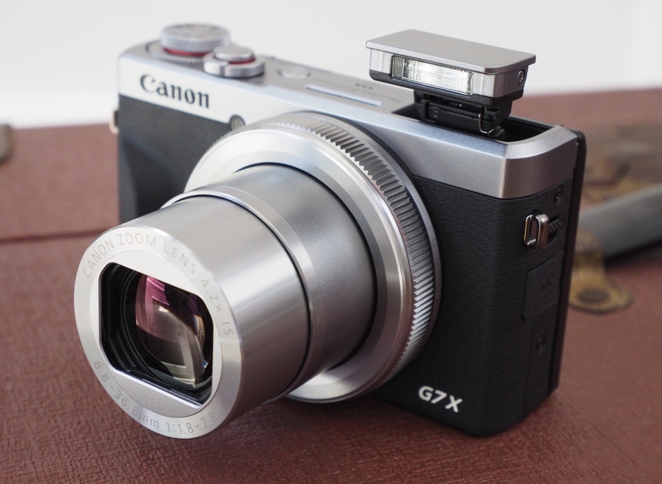 Canon bán bộ đôi máy ảnh compact hướng đến các Vlogger, giá từ 25 triệu đồng - 2 Canon bán bộ đôi máy ảnh compact hướng đến các Vlogger, giá từ 25 triệu đồng - 2