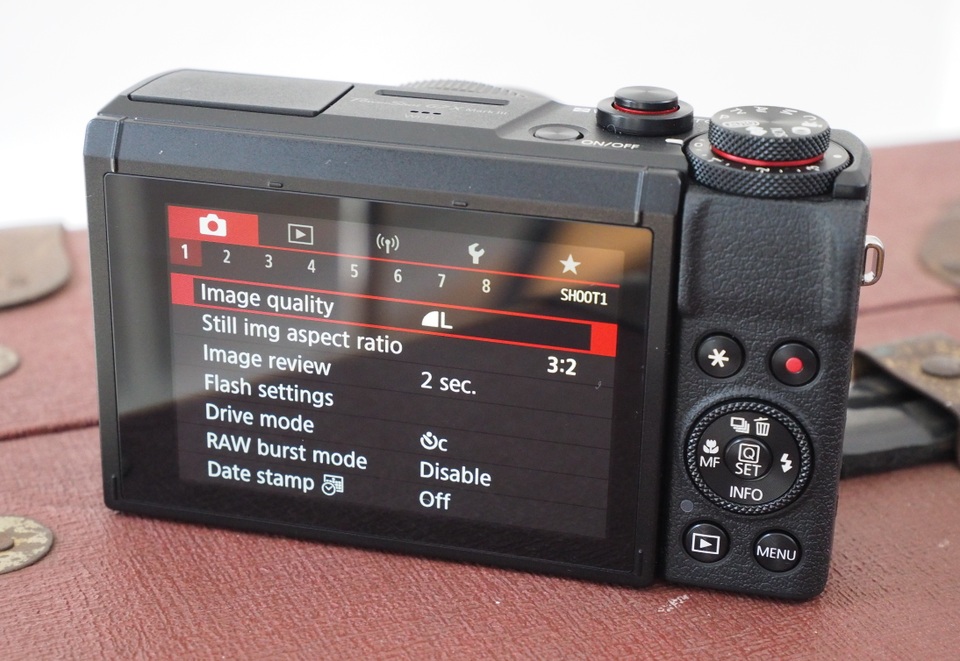 Canon bán bộ đôi máy ảnh compact hướng đến các Vlogger, giá từ 25 triệu đồng - 3 Canon bán bộ đôi máy ảnh compact hướng đến các Vlogger, giá từ 25 triệu đồng - 3