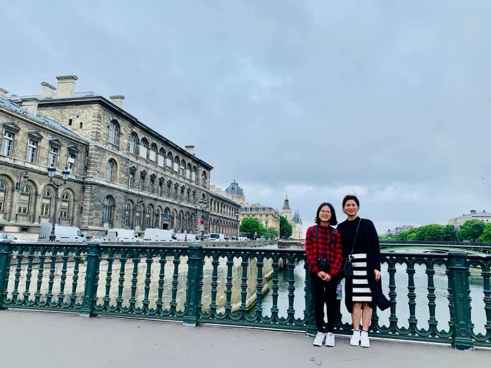 Chi hàng trăm triệu cùng con bước ra bên ngoài, người mẹ vẫn thấy... quá lãi! - 4