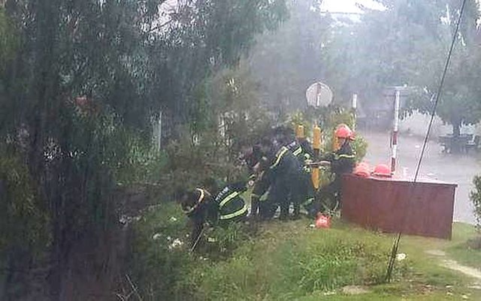 Khen thưởng lực lượng cứu hai cha con bị nước cuốn dưới cống - 1 Khen thưởng lực lượng cứu hai cha con bị nước cuốn dưới cống - 1