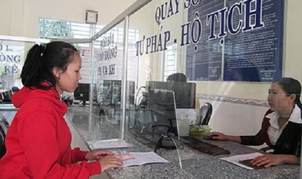 Giảm thiểu việc phải cập nhật trùng lặp thông tin hộ tịch trên nhiều hệ thống - 1 Giảm thiểu việc phải cập nhật trùng lặp thông tin hộ tịch trên nhiều hệ thống - 1