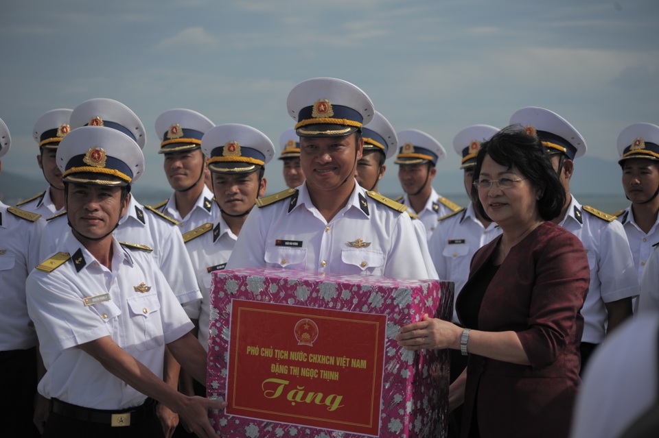 Phó Chủ tịch nước thăm cán bộ, chiến sĩ Vùng 4 Hải quân - 2 Phó Chủ tịch nước thăm cán bộ, chiến sĩ Vùng 4 Hải quân - 2