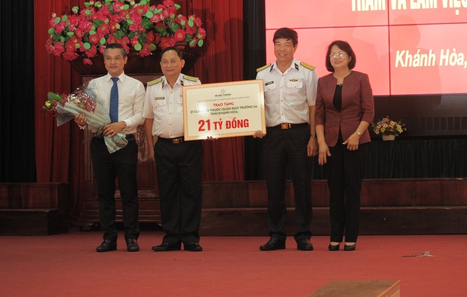Phó Chủ tịch nước thăm cán bộ, chiến sĩ Vùng 4 Hải quân - 3 Phó Chủ tịch nước thăm cán bộ, chiến sĩ Vùng 4 Hải quân - 3