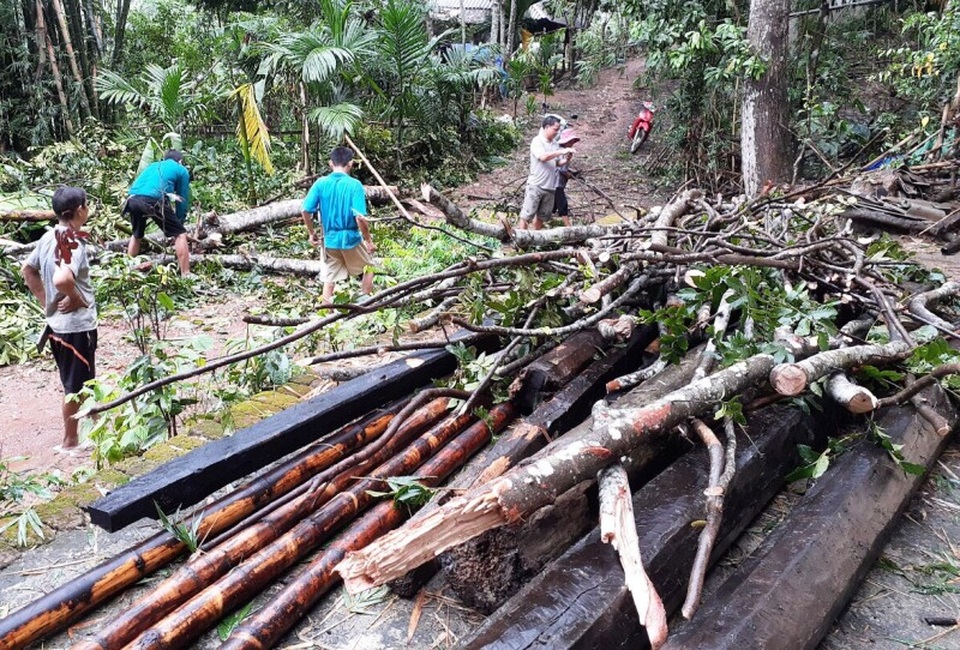 Bố trí tàu, ôtô và huy động hàng trăm chiến sĩ sẵn sàng ứng phó bão số 3 - 8 Bố trí tàu, ôtô và huy động hàng trăm chiến sĩ sẵn sàng ứng phó bão số 3 - 8