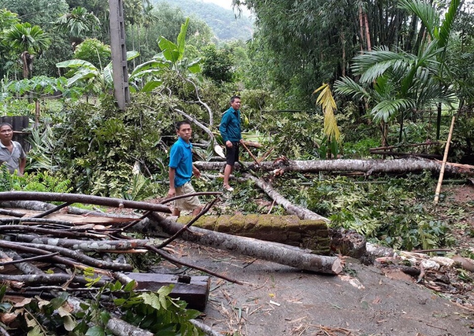 Bố trí tàu, ôtô và huy động hàng trăm chiến sĩ sẵn sàng ứng phó bão số 3 - 9 Bố trí tàu, ôtô và huy động hàng trăm chiến sĩ sẵn sàng ứng phó bão số 3 - 9