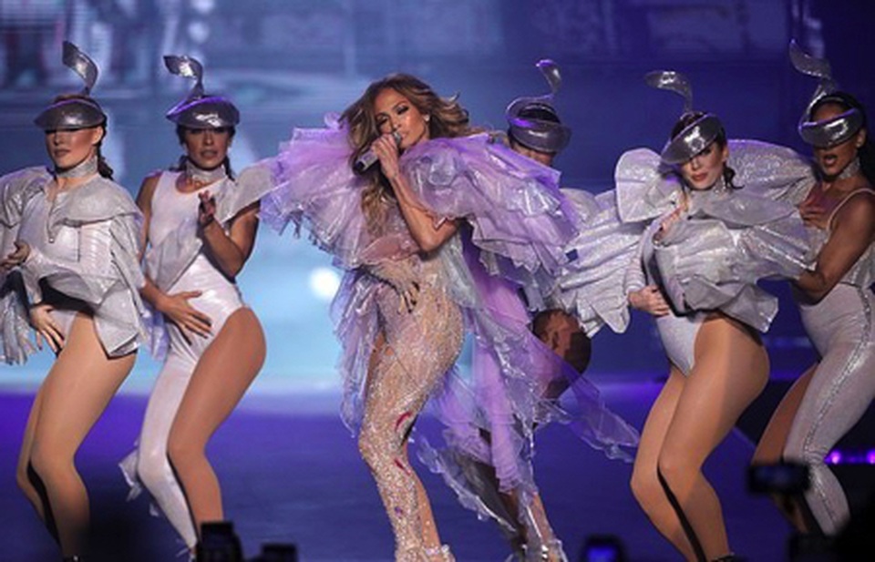Jennifer Lopez diện đồ bó sát, thăng hoa trong đêm nhạc - 5