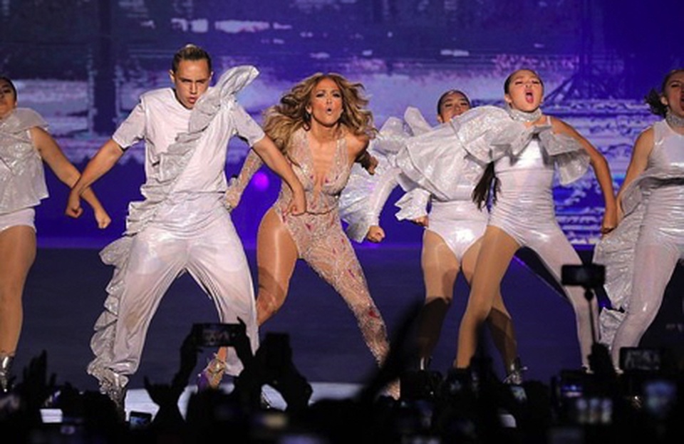 Jennifer Lopez diện đồ bó sát, thăng hoa trong đêm nhạc - 6