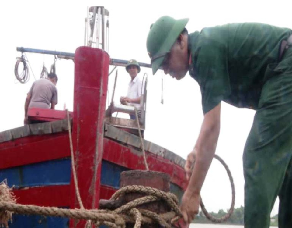 Di dời 14.208 hộ dân sinh sống ngoài đê chính trước giờ bão vào - 2 Di dời 14.208 hộ dân sinh sống ngoài đê chính trước giờ bão vào - 2