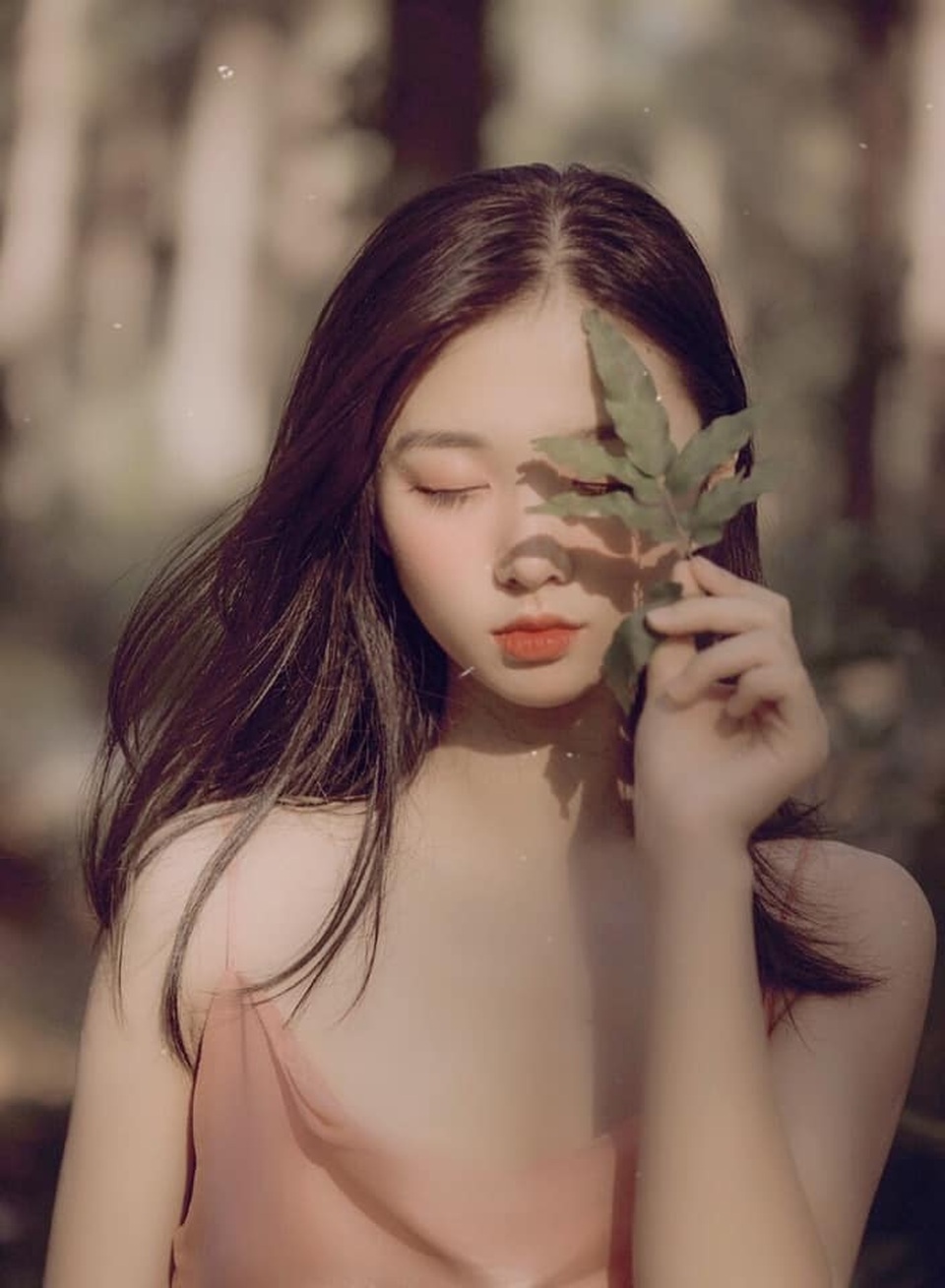 Nghi vấn sửa mặt của hiện tượng áo dài trắng 18 tuổi - 11 Nghi vấn sửa mặt của hiện tượng áo dài trắng 18 tuổi - 11