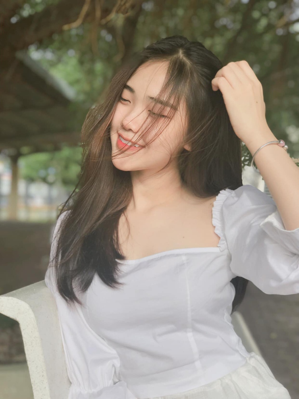 Nghi vấn sửa mặt của hiện tượng áo dài trắng 18 tuổi - 7 Nghi vấn sửa mặt của hiện tượng áo dài trắng 18 tuổi - 7