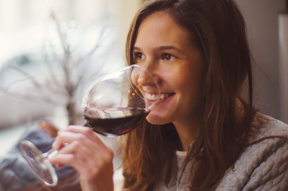 Hợp chất trong rượu vang đỏ có thể điều trị chứng lo âu và trầm cảm - 1