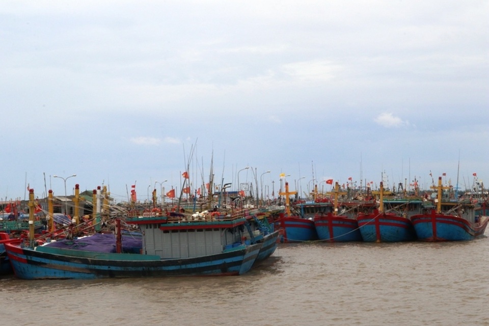 Bố trí tàu, ôtô và huy động hàng trăm chiến sĩ sẵn sàng ứng phó bão số 3 - 1 Bố trí tàu, ôtô và huy động hàng trăm chiến sĩ sẵn sàng ứng phó bão số 3 - 1