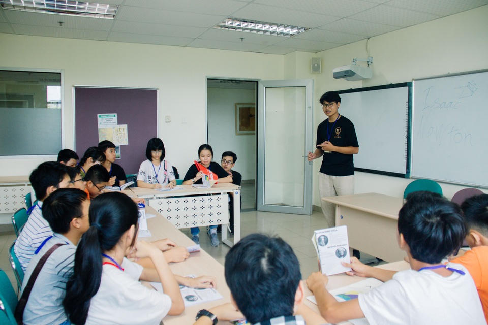 Thắp sáng đam mê khoa học cho các bạn trẻ - 3 Thắp sáng đam mê khoa học cho các bạn trẻ - 3