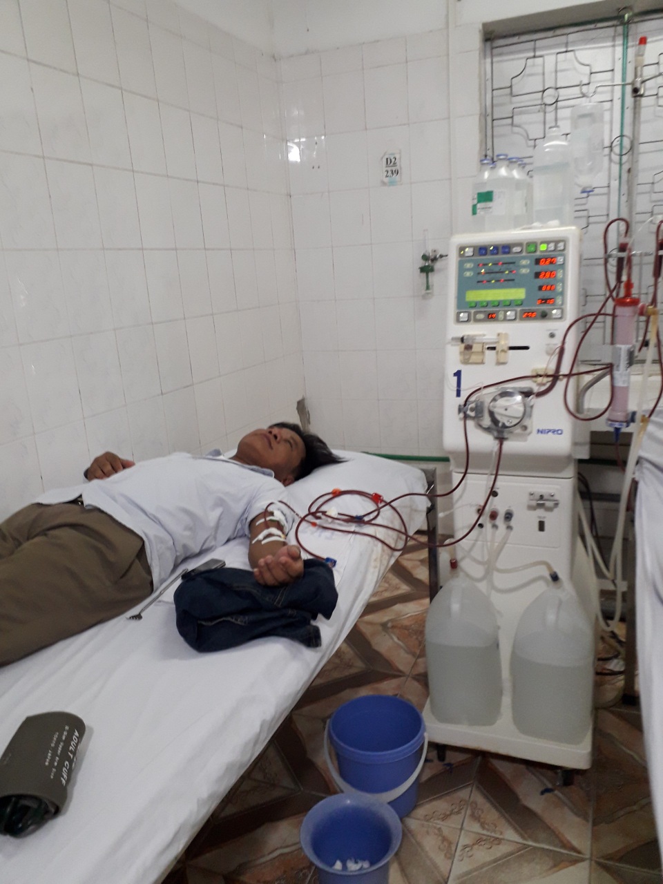 Người phụ nữ gần 20 năm quần quật nuôi chồng con chạy thận và xương thuỷ tinh - 4 Người phụ nữ gần 20 năm quần quật nuôi chồng con chạy thận và xương thuỷ tinh - 4