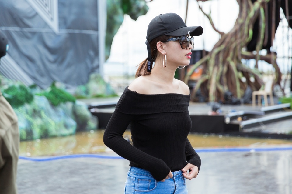 Chi Pu, Ái Phương khoe vai trần gợi cảm tại buổi tổng duyệt Miss World Việt Nam 2019 - 4 Chi Pu, Ái Phương khoe vai trần gợi cảm tại buổi tổng duyệt Miss World Việt Nam 2019 - 4